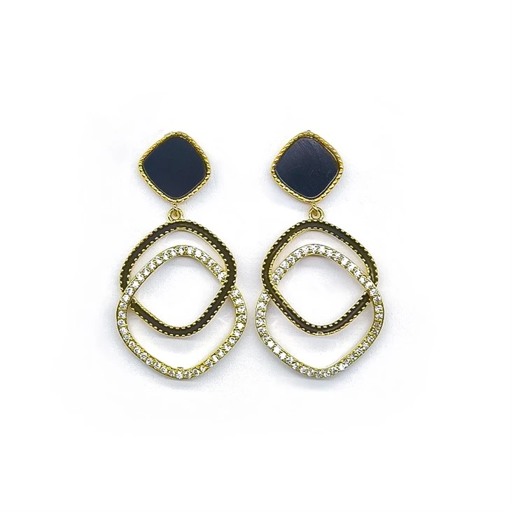 Bông tai Huggie Hoops táo bạo